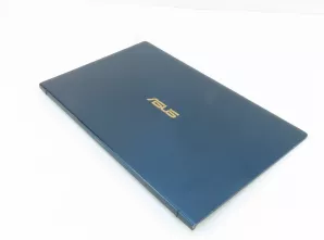 Asus ZenBook 14 UX434F poklopac panela - trag korišćenja