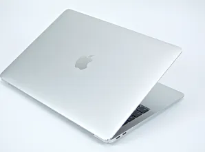 M1 MacBook Air 13' 2020 8GB 256GB testiran, zaključan